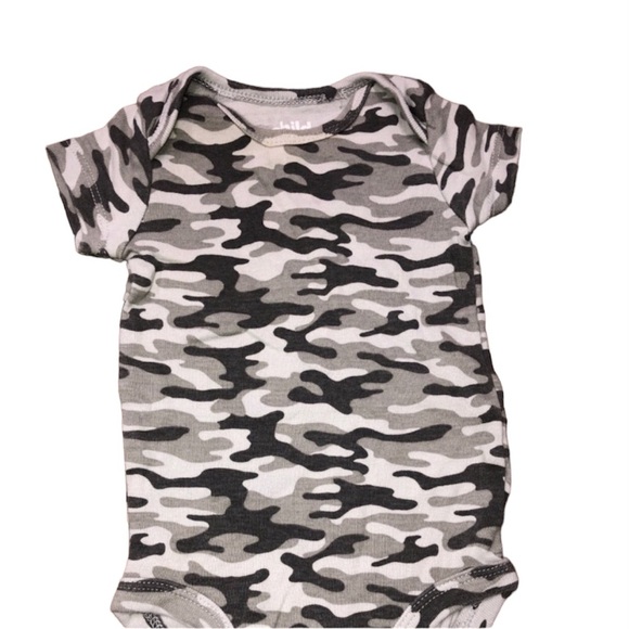 Carter’s 0-3 Months Unisex Camouflage Onesie - Picture 1 of 5